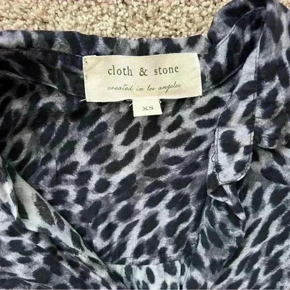 Cloth & Stone Animal Leopard Print Button Down Shirt LS Blouse Size XS - Picture 4 of 8